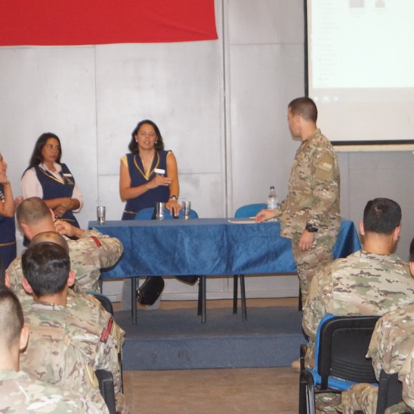 Voluntarias de Iquique efectúan charla a la dotación del Destacamento de Infantería de Marina Lynch