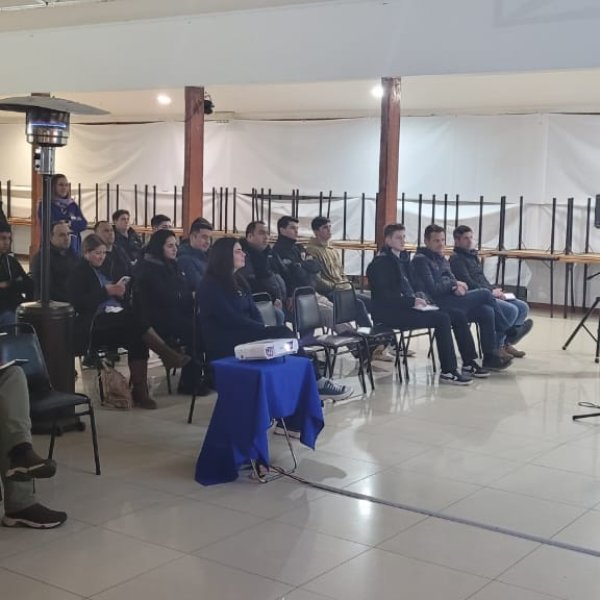 Charla informativa sobre Crédito con Aval del Estado (CAE)