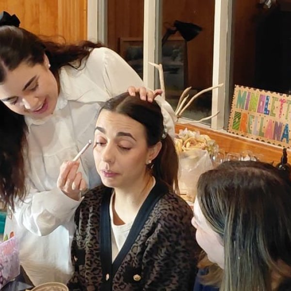 Maquillaje con sentido solidario en Punta Arenas