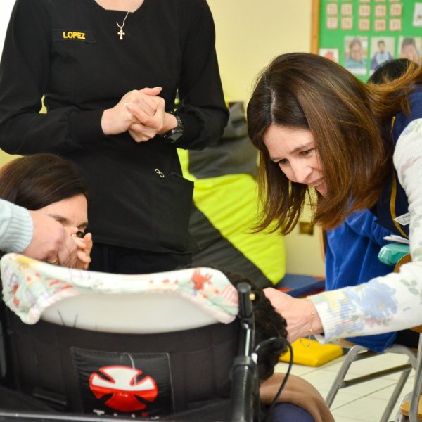 Presidenta de la Fundación “Blanca Estela” visitó el Centro de Rehabilitación Dalegría